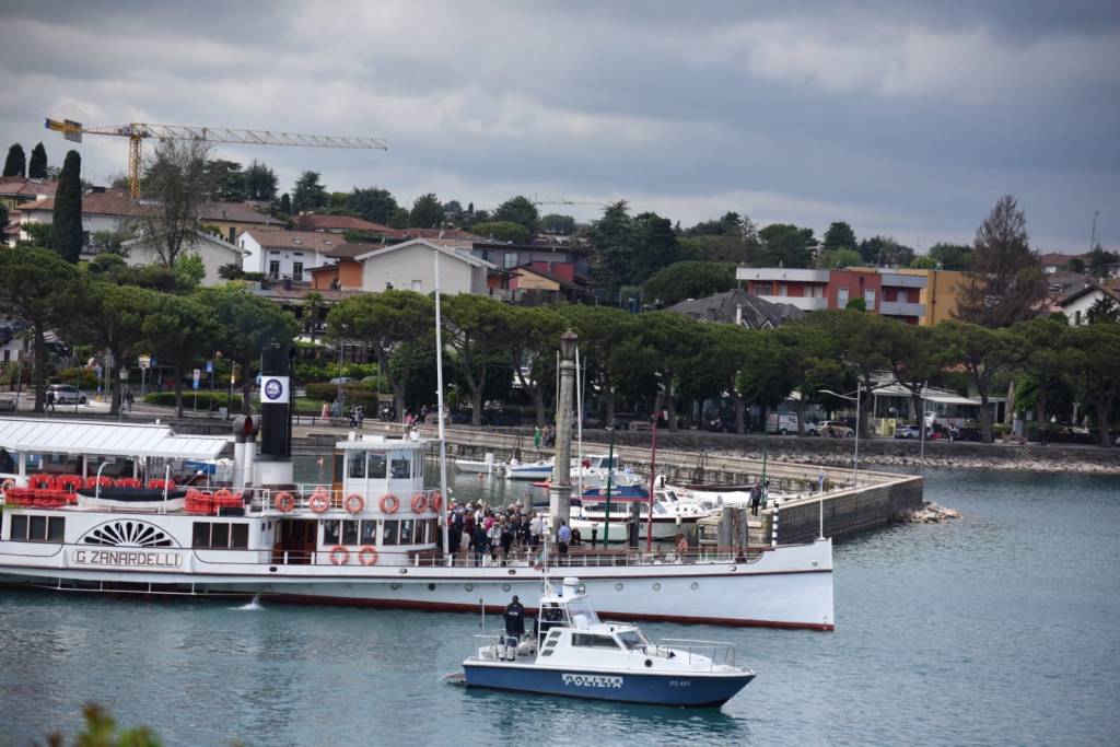 Oltre trecento, tra soci e familiari, hanno partecipato al quinto raduno, sezioni benacensi, dell’Anps, Associazione Nazionale Polizia di Stato, a Peschiera del&nbsp;Garda