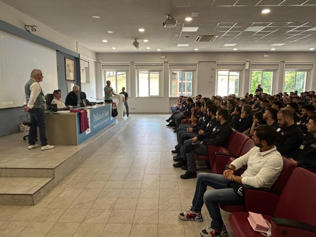 L’Anps incontra gli allievi della scuola di Polizia con Teresa Turazza. Saluto a don Luigi&nbsp;Trapelli