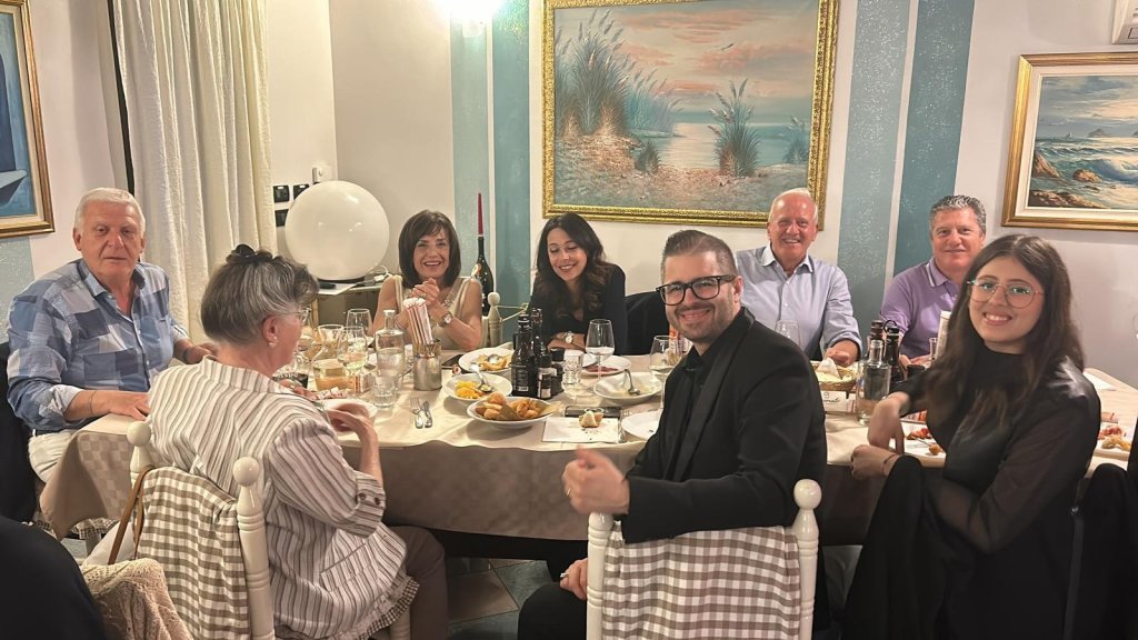 Cena d’estate Anps con sorpresa musicale. Performance canora di Cristian e Silvia Pighi di “Io canto family” e di Marco Attard e Rugantino band. Progetti e novità per&nbsp;l’autunno