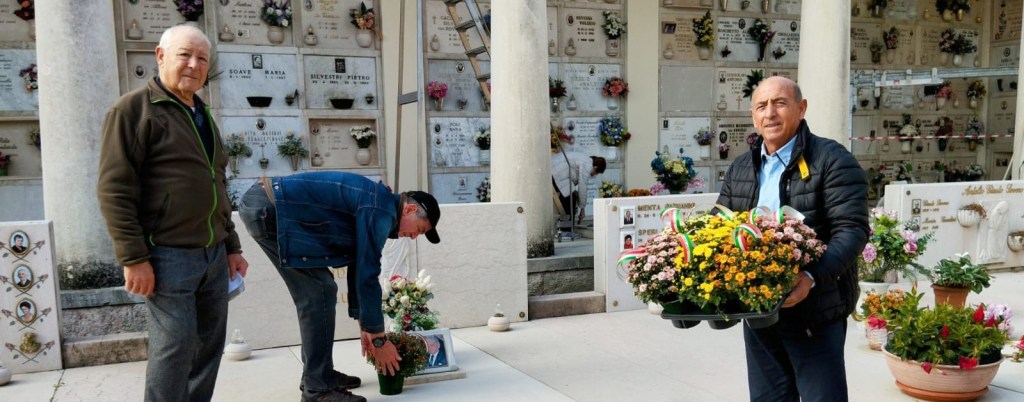 L’Anps di Peschiera ha ricordato, stamane, i defunti con mazzi di fiori nei cimiteri della provincia. Il 31 ottobre verrà deposta una corona al monumento dei caduti in Parco&nbsp;Catullo