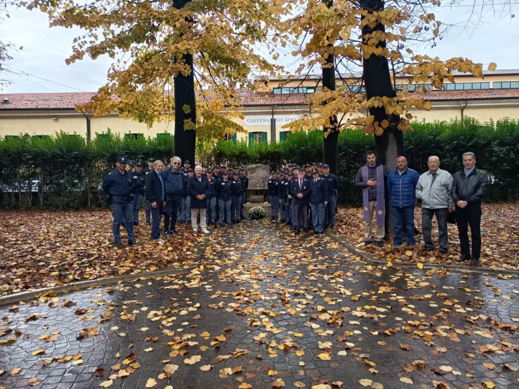 Anps depone a Peschiera una corona commemorativa al monumento dei caduti della Polizia di&nbsp;Stato
